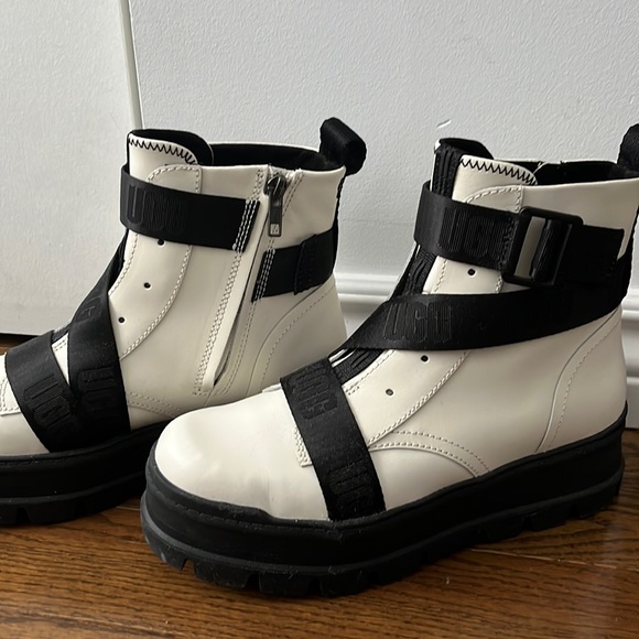 Ugg Boots Size 8 - Picture 1 of 3